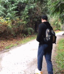 新鲜狗粮！克莱与女友林间开心嬉戏 勇士7连败了你知道吗？