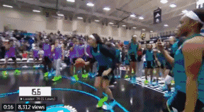 手掌比浓眉宽！臂展比库里长！17岁美国第一女扣将扣篮大赛夺冠