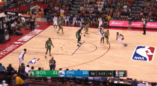 2米31黑版姚明闪耀夏联赛场！“踮脚扣”征服球迷！太BUG了