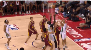 2米31黑版姚明闪耀夏联赛场！“踮脚扣”征服球迷！太BUG了