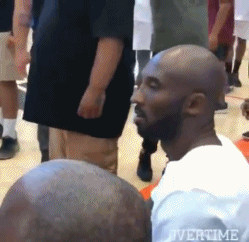 禾斗匕匕携二女儿督战德鲁联赛决赛 感觉好像瘦回来了