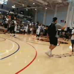 禾斗匕匕携二女儿督战德鲁联赛决赛 感觉好像瘦回来了