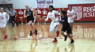 手掌比浓眉宽！臂展比库里长！17岁美国第一女扣将扣篮大赛夺冠