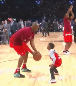 NBA最萌的巨星之子！那个萌翻科比的CP4十岁了！画风变成了这样