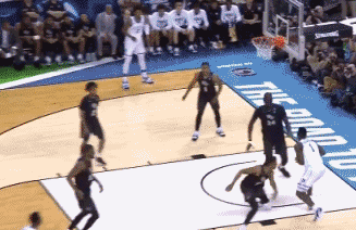 2米31黑版姚明闪耀夏联赛场！“踮脚扣”征服球迷！太BUG了