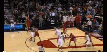 罗伊0.8秒绝杀火箭