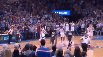 9、库里超远三分杀死雷霆