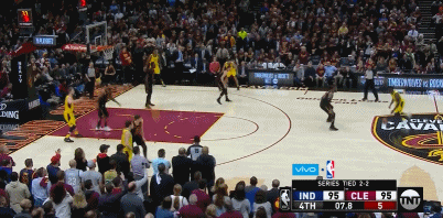 詹姆斯大帽+压哨三分绝杀率队赢下天王山