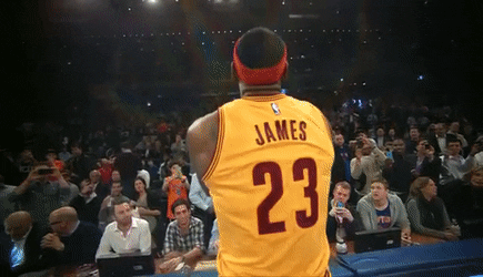 詹姆斯宣布经典洒镁粉下赛季回归！这几个当年的慢动作看湿了
