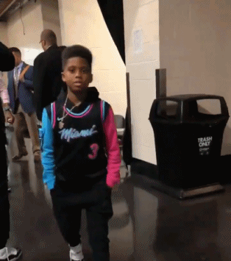 NBA最萌的巨星之子！那个萌翻科比的CP4十岁了！画风变成了这样