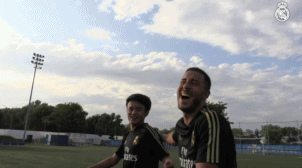 久保健英皇马训练中一条龙进球