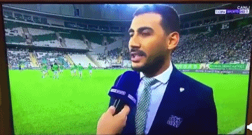 小孩儿看台抽烟惹争议 原来他是冻龄大佬