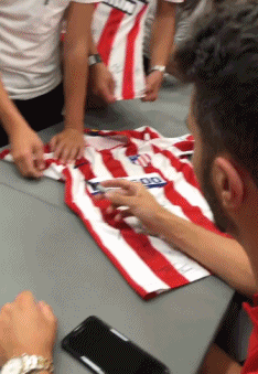 盛世美颜嘟嘴卖萌 你爱了吗