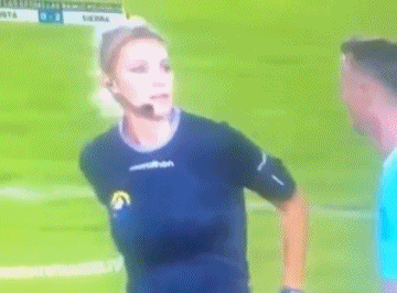 美女裁判火了 调戏球员 恋爱的感觉