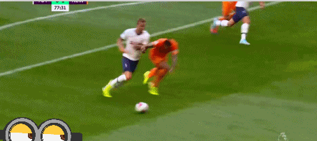 凯恩被放倒，看了VAR都没判点球。