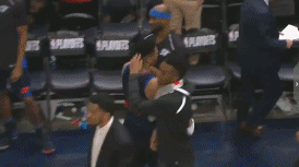 威少打掉球迷手机