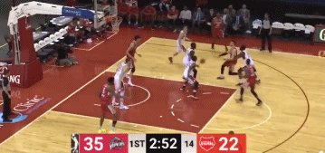 周琦隔扣对手内线