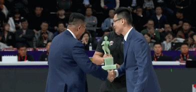 杨鸣球衣退役!再见了12号