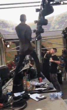 奥尼尔在明日世界音乐节上彻底玩嗨了！他一直是这方面的天才