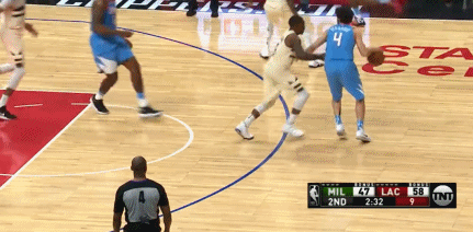 特奥多西奇（对阵雄鹿）