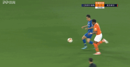 2-拉斐尔用球踢人吃红