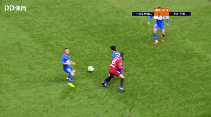 柏佳骏肘击奥斯卡，马日奇红牌将其罚下