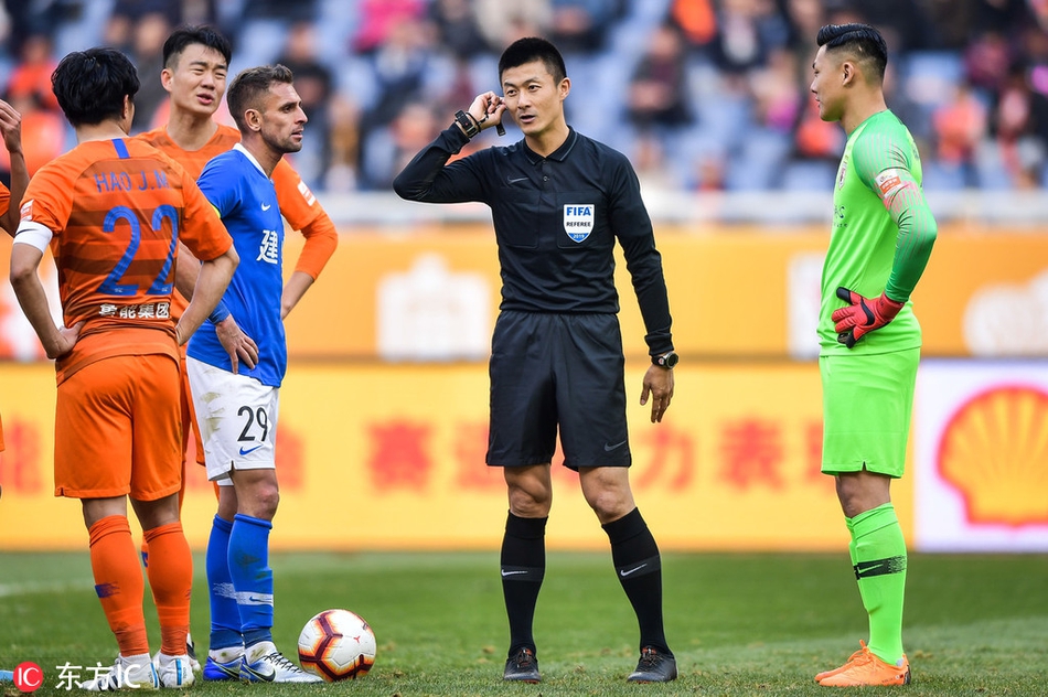 傅明的判罚惹恼鲁能