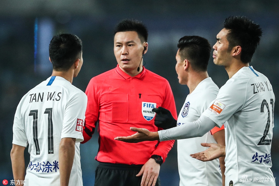 苏宁战泰达，主裁判关星多次出现争议判罚。