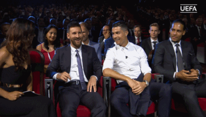 梅西C罗牵手对视 表白：我想你