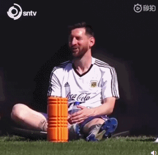 梅西备战生死战 为啥坐地狂笑