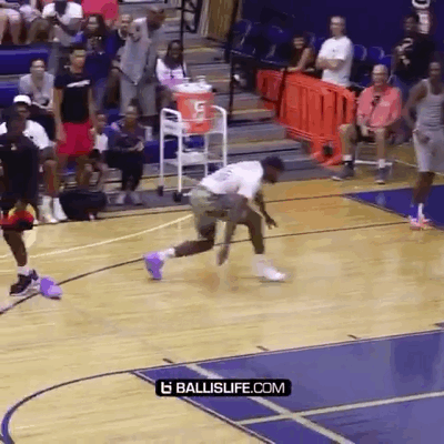 詹姆斯的巅峰已过？从这个角度看绝不是这么回事！看这个扣篮……