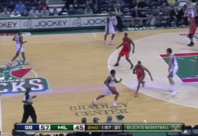 10年前的今天，他在库里头上射下55分，打破天勾的纪录