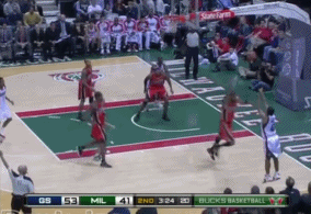 10年前的今天，他在库里头上射下55分，打破天勾的纪录