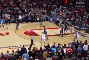 经典之战！9年前，詹姆斯安东尼对飚！詹皇43+三双，安东尼准绝杀