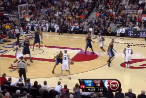 经典之战！9年前，詹姆斯安东尼对飚！詹皇43+三双，安东尼准绝杀