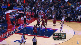 韦德助攻詹姆斯扣篮