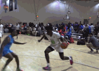 不敢撞怕他断!2米13只有172斤!瘦成这样却场均5.8帽!全美最强中锋