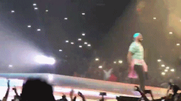 詹姆斯演唱会助演放飞自我