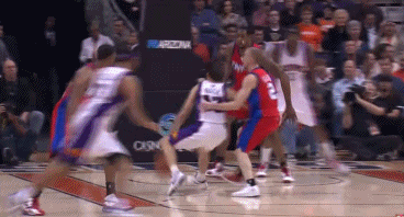 全NBA传球最飘逸的就是他了吧！把失误转化成no look pass第一人