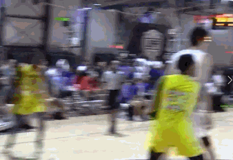 不敢撞怕他断!2米13只有172斤!瘦成这样却场均5.8帽!全美最强中锋