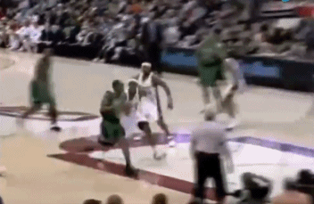 湖人内讧？詹姆斯飞起盖隆多！那一瞬间老詹脑子里全是这些画面