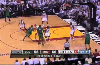 湖人内讧？詹姆斯飞起盖隆多！那一瞬间老詹脑子里全是这些画面