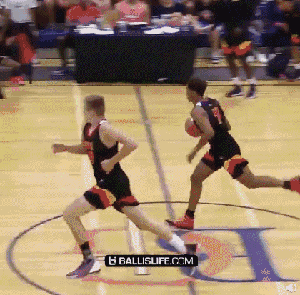 詹姆斯的巅峰已过？从这个角度看绝不是这么回事！看这个扣篮……