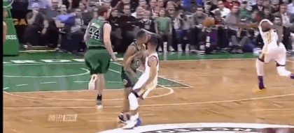 那些被误伤的NBA裁判！布泽尔世人皆知,杜兰特一头扎女裁判怀里！