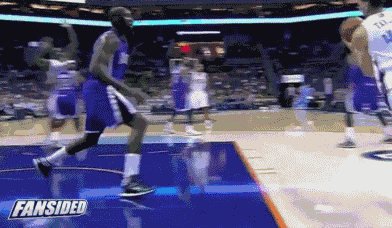 小托马斯袭胸！