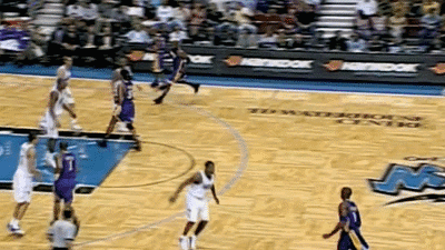 科比生涯最凶残的隔扣15周年！菜鸟魔兽的心理阴影