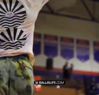 詹姆斯的巅峰已过？从这个角度看绝不是这么回事！看这个扣篮……