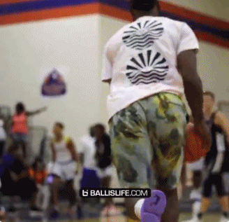 詹姆斯的巅峰已过？从这个角度看绝不是这么回事！看这个扣篮……