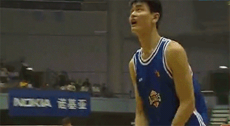 姚明超级帅炸的自抛自扣！