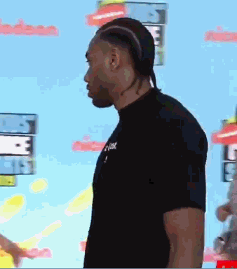 难得一见！莱昂纳德带一家三口首次公开亮相！他又笑了